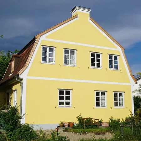 Schmuckstuckferienhaus * Utting am Ammersee